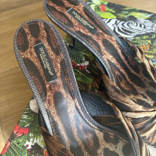 Dolce Gabbana silk shoes like new, size 39, beige