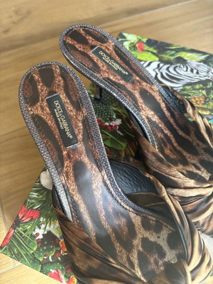 Dolce Gabbana silk shoes like new, size 39, beige