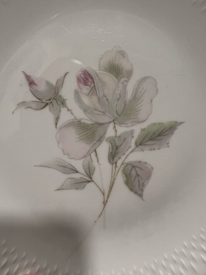 Чинии с мотив рози употребявани, комплект от 3 броя