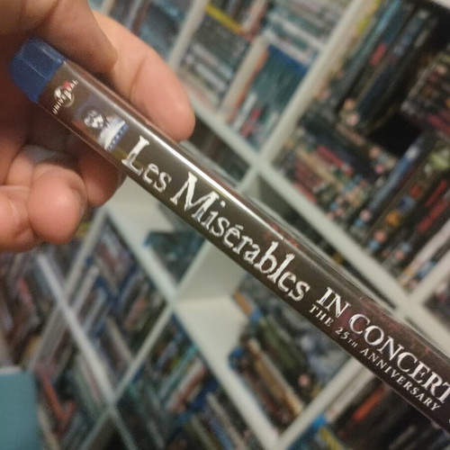 Les Miserables In Concert Blu-Ray like new