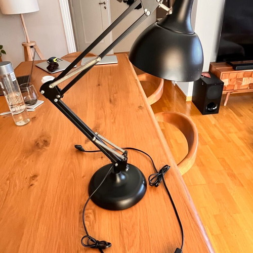 Brilliant AG desk lamp like new with light bulb