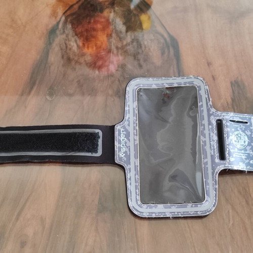 Spigen A703 Dynamic Shield Armband like new with camo pattern