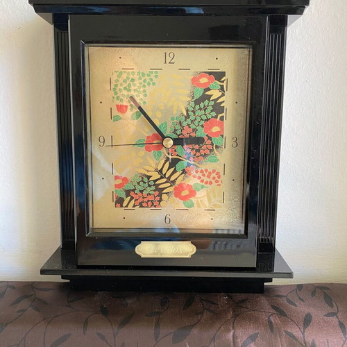 Key Box Digital Clock like new, music box mechanism