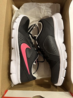 Nike women's athletic shoes new, sizes 36 and 36.5