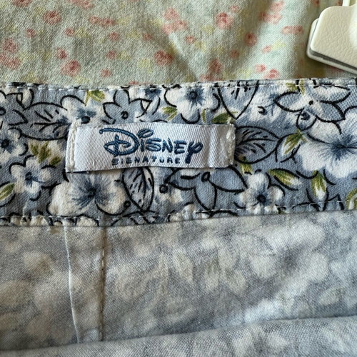 Floral skorts Disney like new, size 38, blue and purple