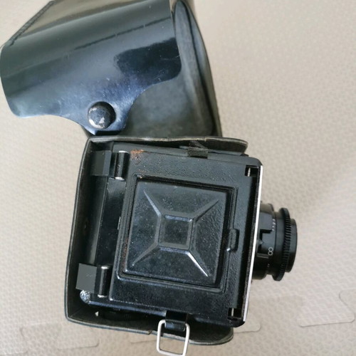 Lubitel 2 camera used with damages and broken base