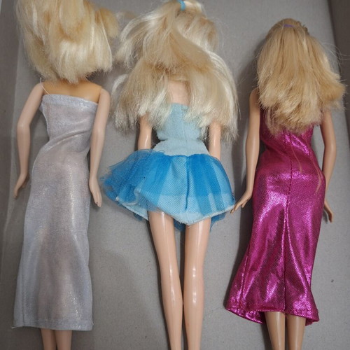 Lot of three dolls used