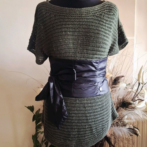 Ralph Lauren blouse like new, khaki linen knit with black belt
