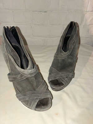Burberry ankle boots used, grey suede, 12 cm heel, size 39