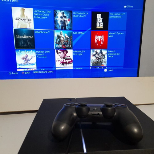 PlayStation 4 500GB SSHD σαν καινούργιο με 20 παιχνίδια και Gamebato Store