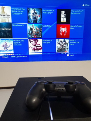 PlayStation 4 500GB SSHD σαν καινούργιο με 20 παιχνίδια και Gamebato Store