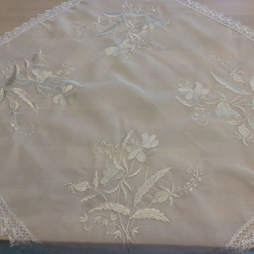 Set of 4 white transparent table linens with machine embroidery and lace new
