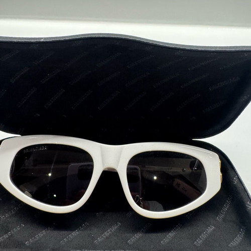 Ballenciaga Viral sunglasses white, like new