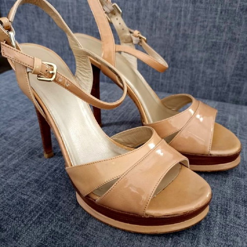 Stuart Weitzman Nude Patent Sandals size 38 like new
