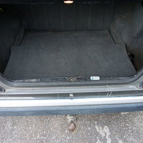 Mercedes 1990 M 124 E1 car like new, gasoline, 4-speed manual
