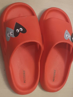 Mitsuko Kids' Beach Slides Size 34-35 Like New, Coral