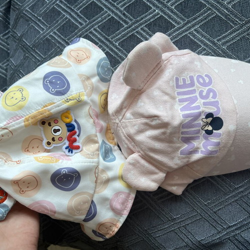 Baby hats like new, size 9-12 months, set of two