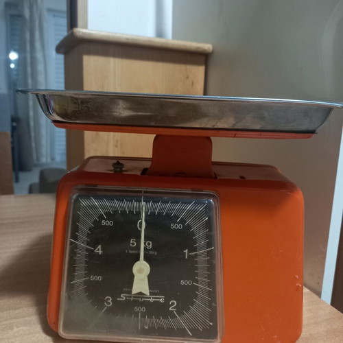 Classic kitchen scale used, fully functional