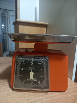 Classic kitchen scale used, fully functional