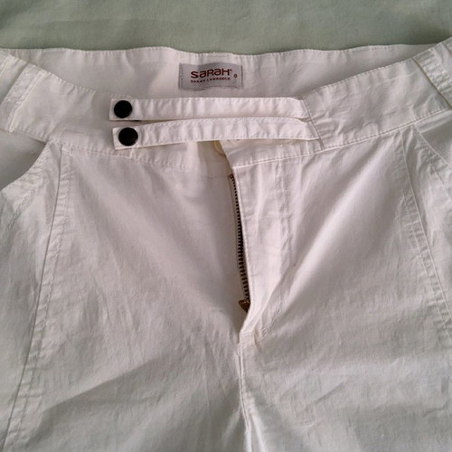 Sarah women's capri pants used, size 8 (S-M), white