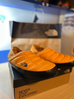 The North Face slippers like new, orange, size 43