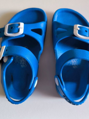 Garvalin Boys' Blue Beach Sandals like new, size 22
