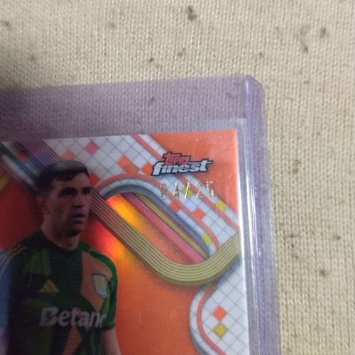 Emiliano Martínez 04/25 collectible card new