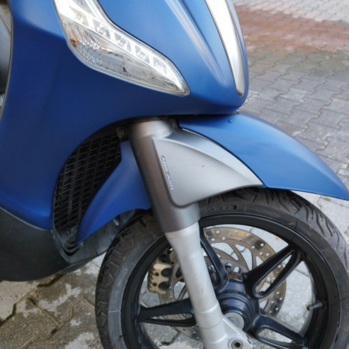 Piaggio Beverly 350 SportTouring scooter used, 2016, 19200 km, blue