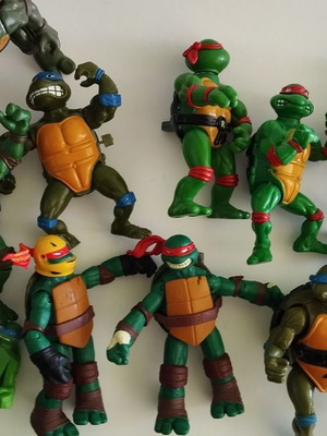 Vintage Teenage Mutant Ninja Turtles figures used, pack of 12