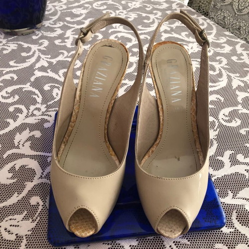 Peep toe shoes Graziana used, beige, size 38