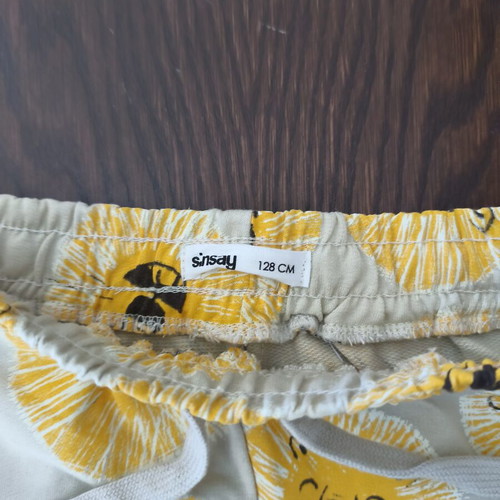 Kids' shorts with lion print size 128 cm like new, gray and yellow