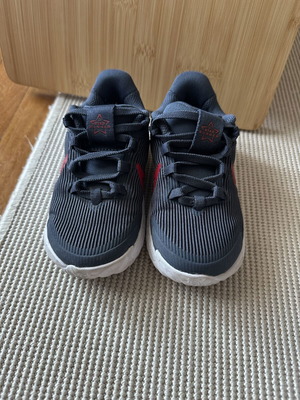Nike Kids' Athletic Shoes Size 25 Like New Blue