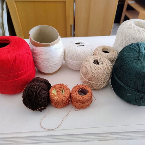 Set of lace thread in various colors like new
