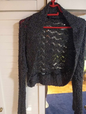 Long bolero used in gray metallic color