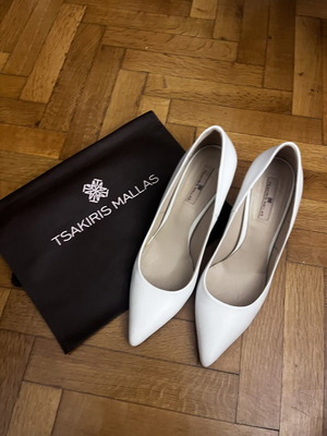 Tsakiris Mallas white leather pumps like new, size 39.5