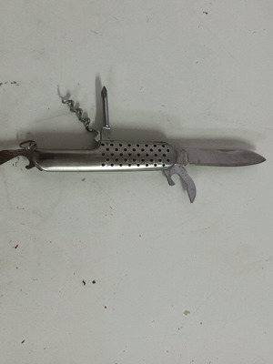 Ελβετικός σουγιάς σαν καινούργιος, ύψος 8,5 cm, πλάτος 2,5 cm