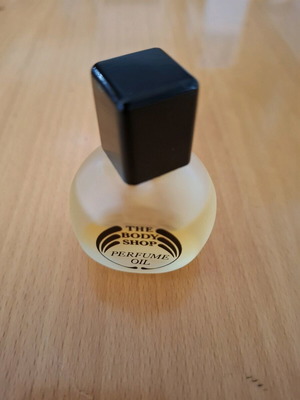 Body Shop mini perfume used, authentic white musk oil 1985