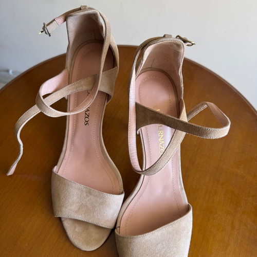 Bourbazos nude suede pumps like new, size 40