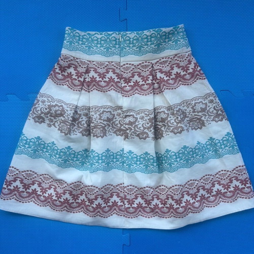Pleated skirt Moutaki size small like new, multicolor
