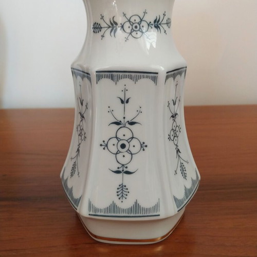 Limoges porcelain table lamp set with vase and ashtray like new