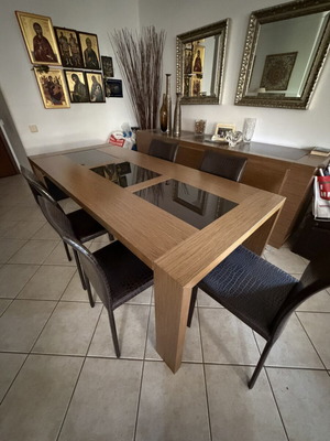 Dining table with 6 leather chairs used
