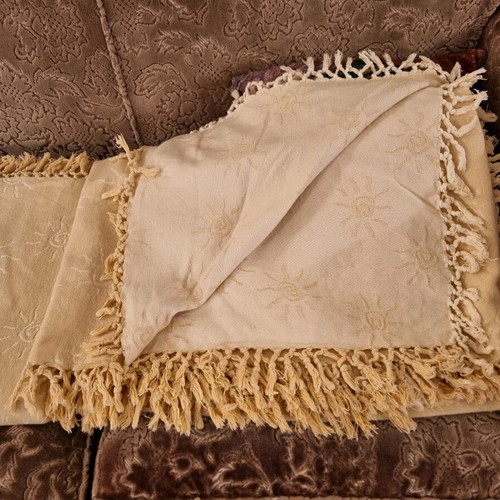 Sofa throws like new, size 2.20m x 1.70m