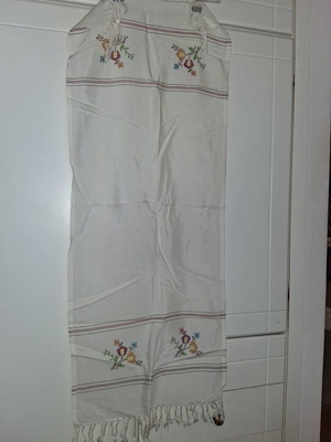 Embroidered table runner 110×45 cm like new with fringes