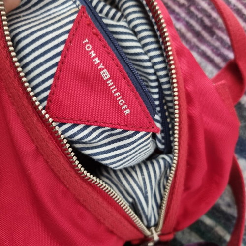 Tommy Hilfiger καμβάς τσάντα ώμου σαν καινούργια, κόκκινη