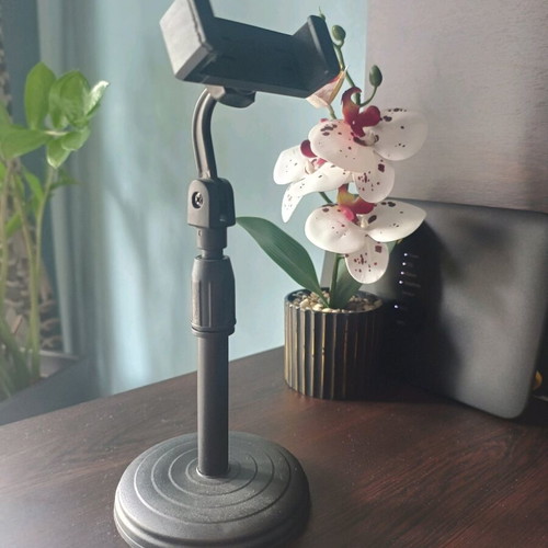 Mobile phone and microphone desk stands like new