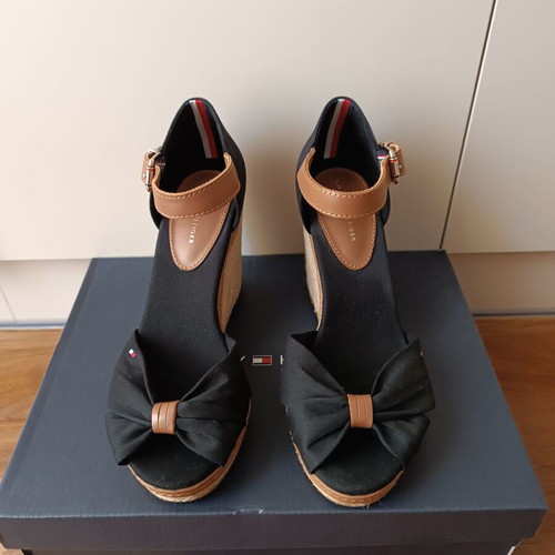 Tommy Hilfiger platform sandals like new, black, size 39