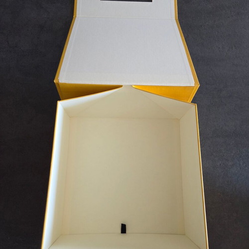 FENDI packaging box used, magnetic closure, 29.5x28.5x13.5 cm