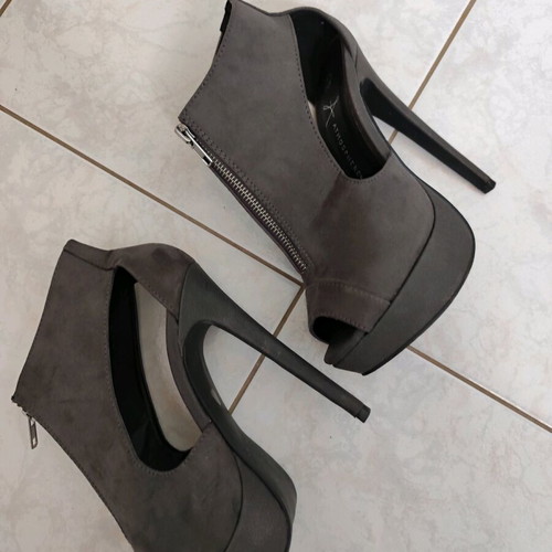 Grey suede ankle boots, size 38