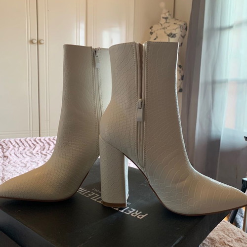 White synthetic leather pumps new, size 37