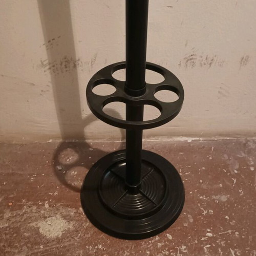 Coat hanger used with plastic hooks and weighted base